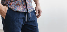 Load image into Gallery viewer, The Après Pant in Navy Seersucker
